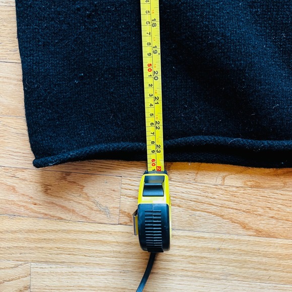 Vintage 1990s J.Crew Lambswool Roll Neck Sweater Black Made in Macau
Measures S - Picture 7 of 11